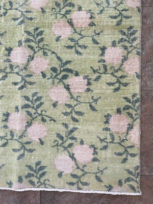 green and pink rose patterned vintage rug - 6’-8” x 10’-0”