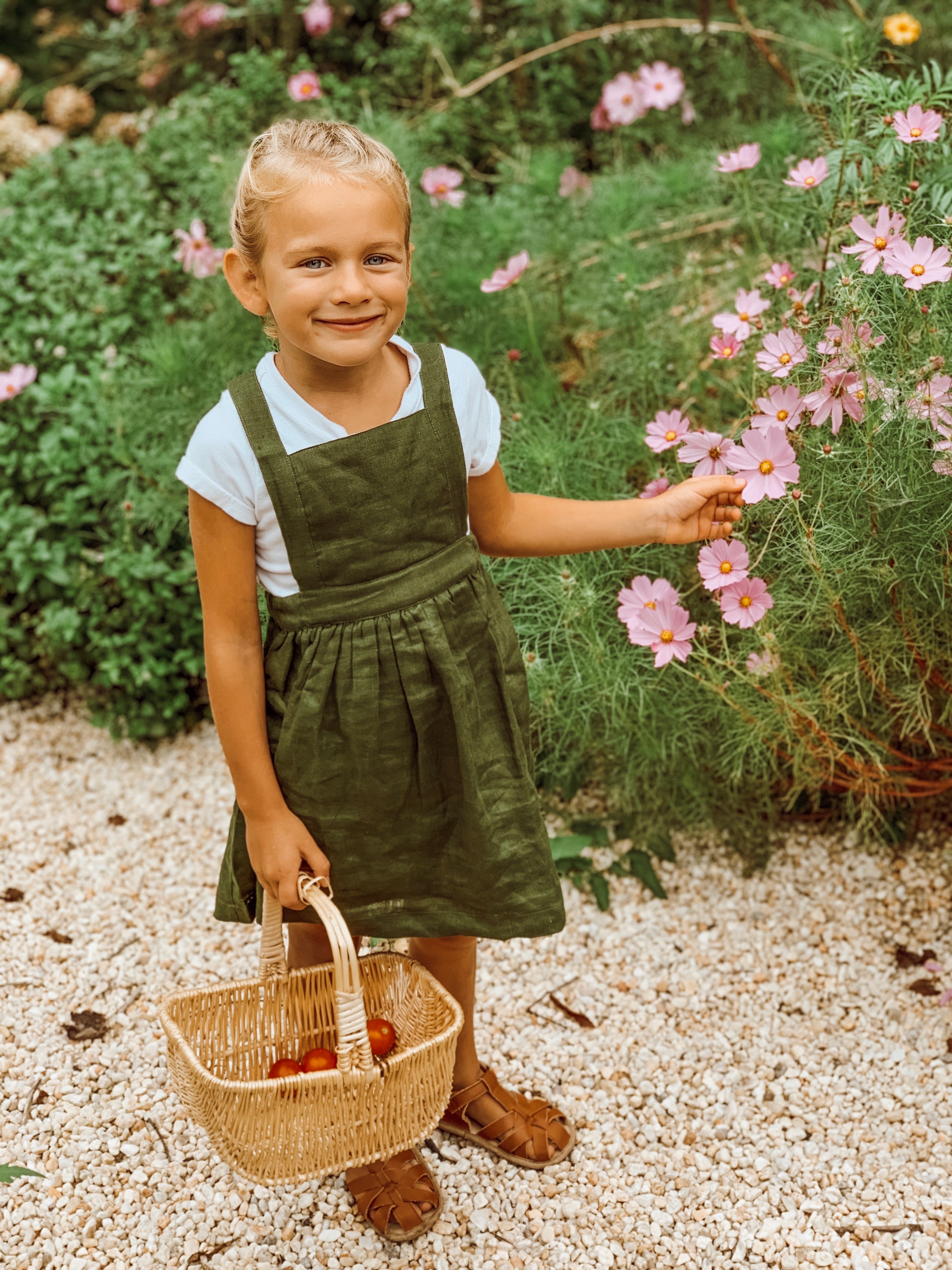 green linen pinafore dress 2Y green linen pinafore dress 2Y