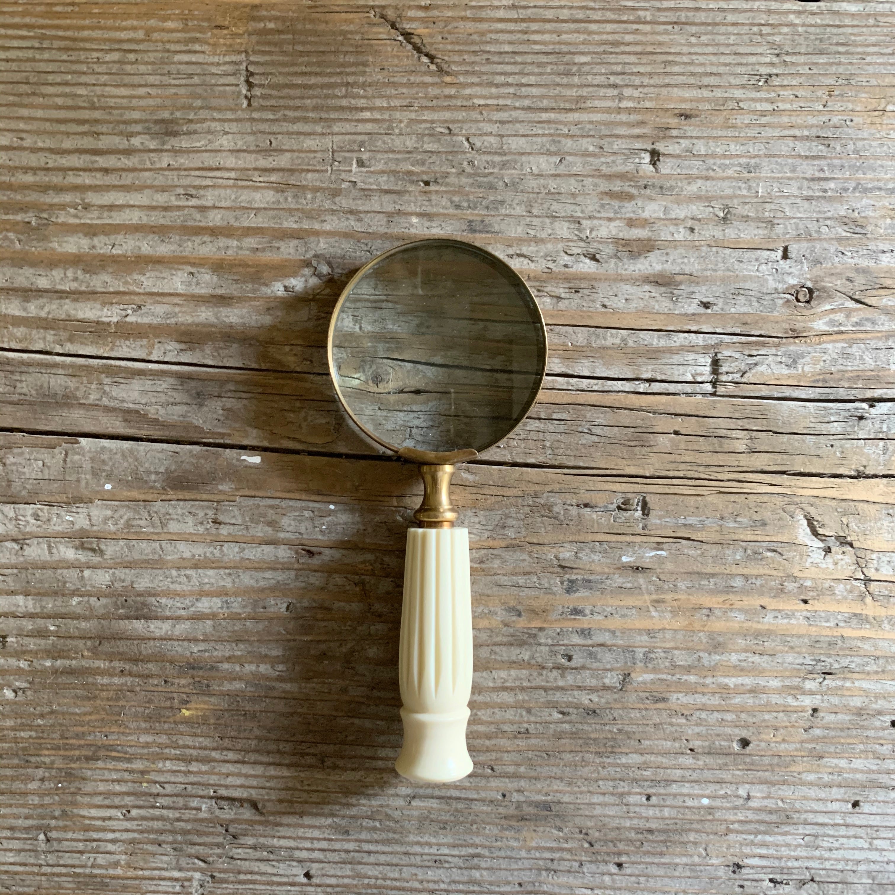 magnifying glass with ribbed ivory resin handle
