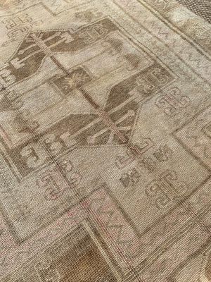 vintage kars rug - 5'3" x 10'10"