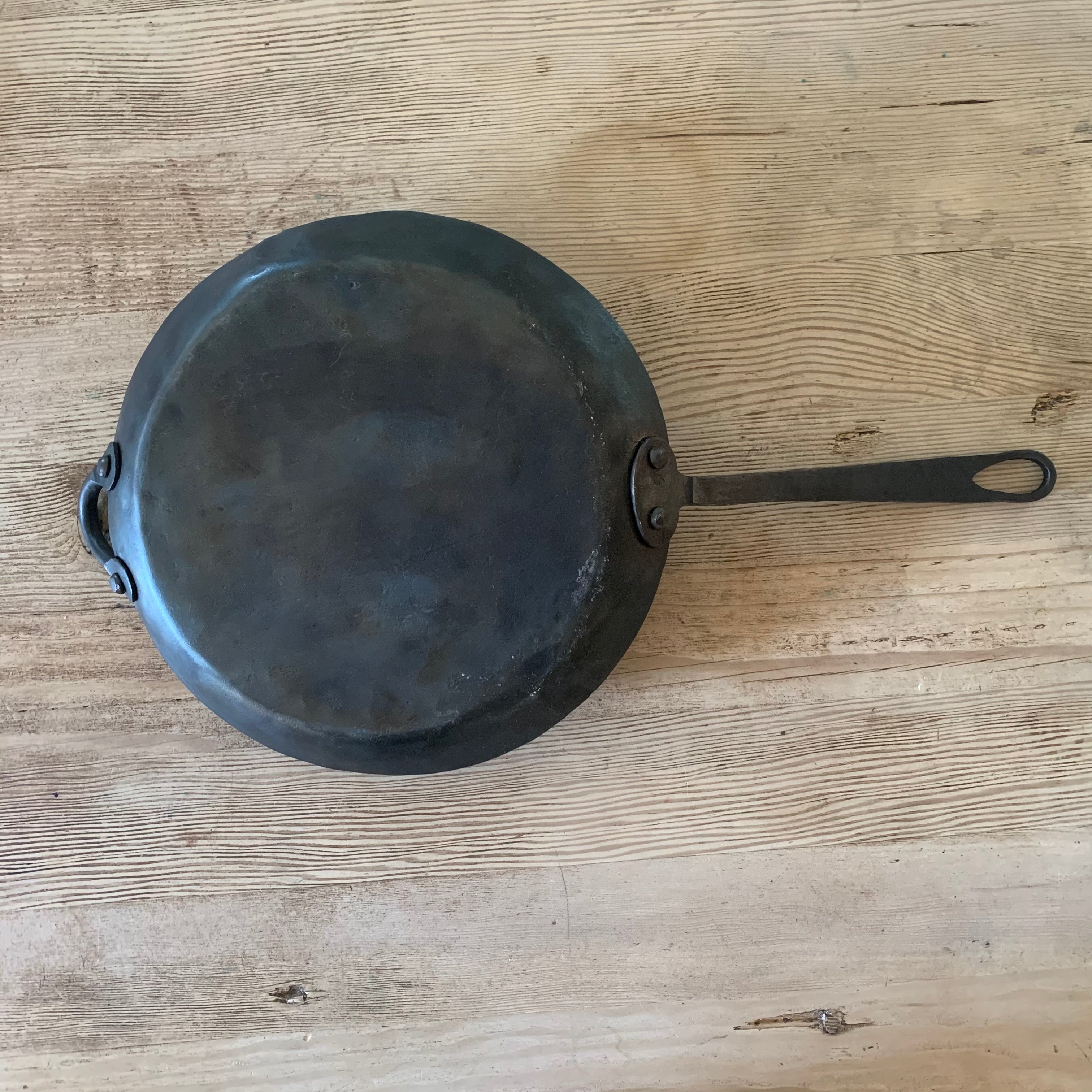 cast iron pan -11”