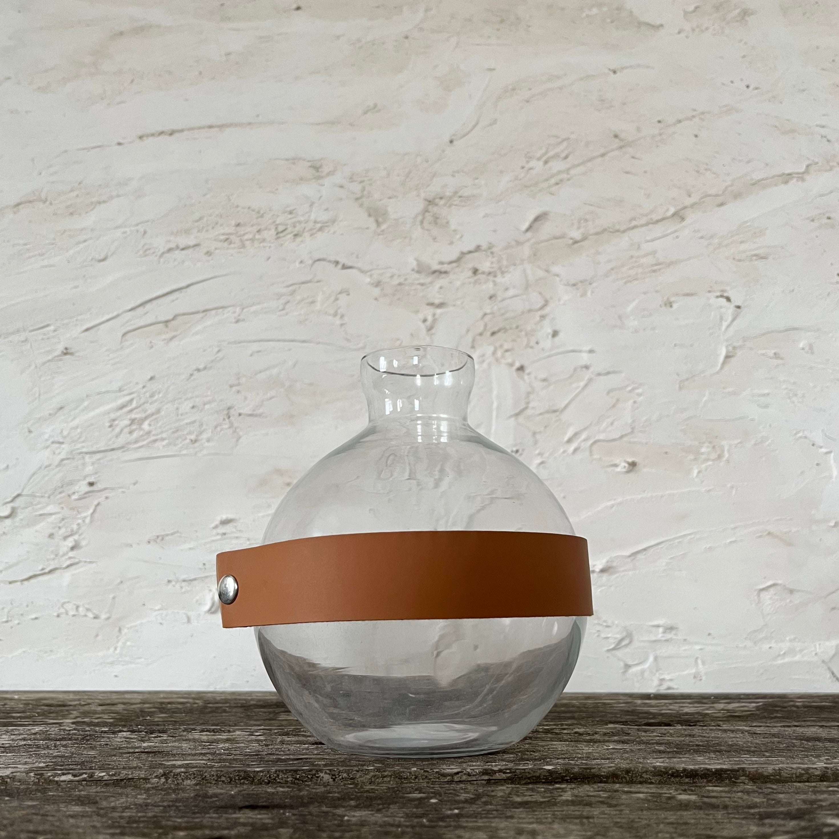 spherical vase - natural leather